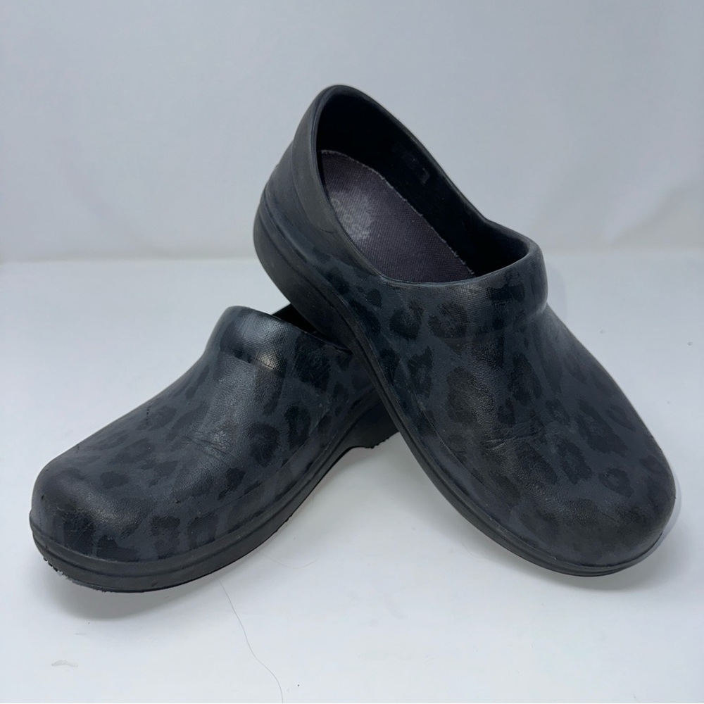 Crocs Clogs Neria Animal Print Leopard Black Gray Slip On Shoe Women's Size 8
